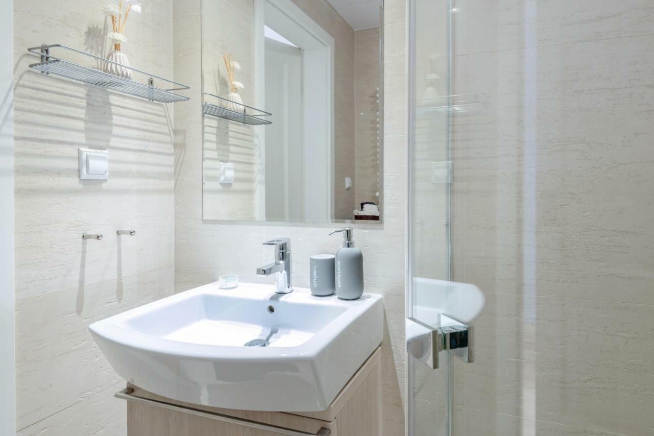Kopernika8 Miro Apartment With Balcony And Ac Krakow Exterior photo